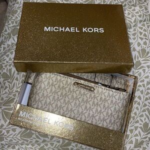 BRAND NEW adjustable Michael Kors Belt Bag